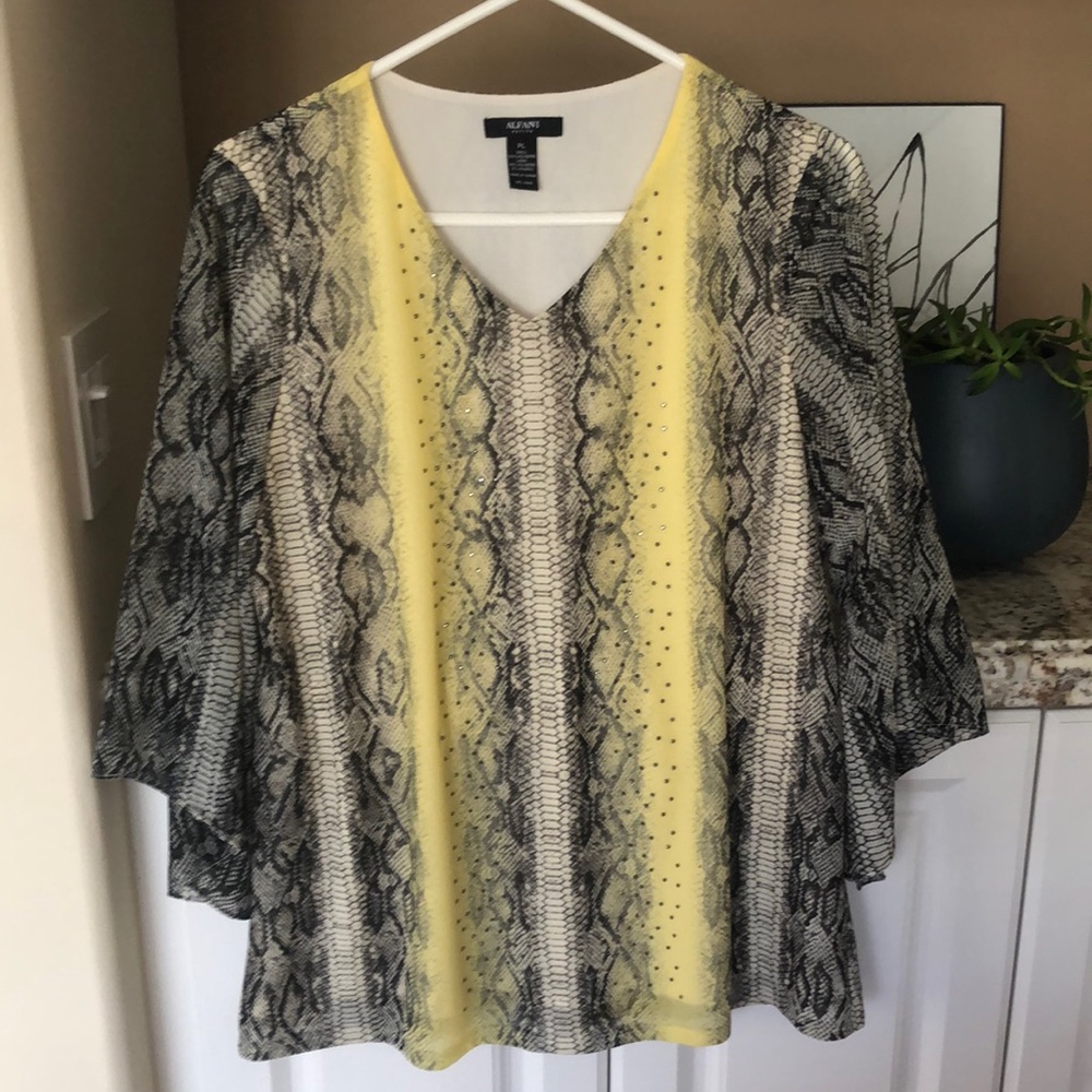 Woman’s flowy top
